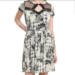 HOT TOPIC | Alice In Wonderland Storybook Dress
